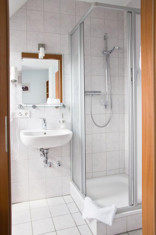 Gaestehaus Zur Kurve Цирндорф Стая снимка