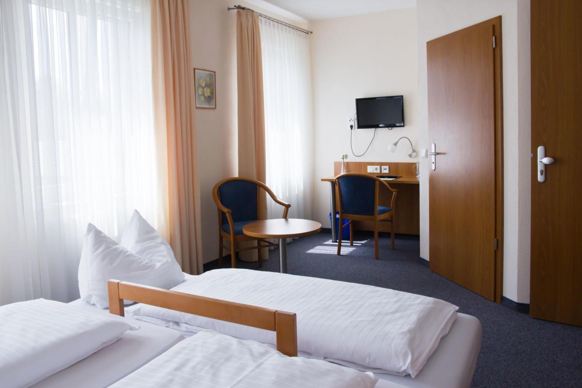 Gaestehaus Zur Kurve Цирндорф Стая снимка