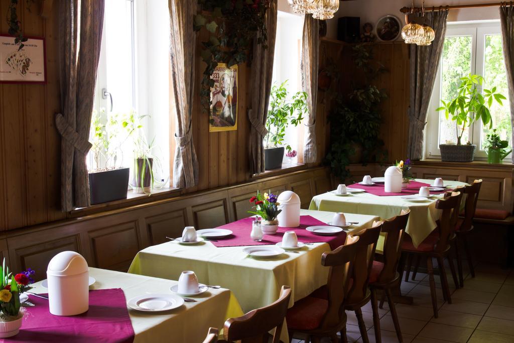 Gaestehaus Zur Kurve Цирндорф Екстериор снимка